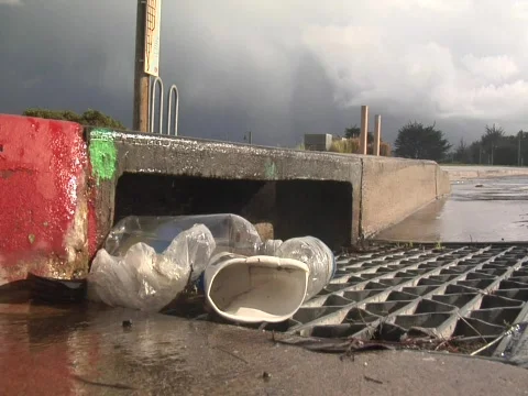 Closeup of trash on a storm drain Stock-Footage 609912
