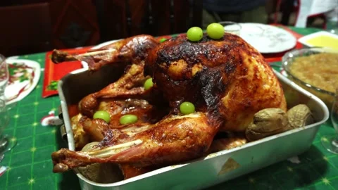 Closeup of a turkey cooked on the table for christmas dinner with green grapes Video stock 171946187