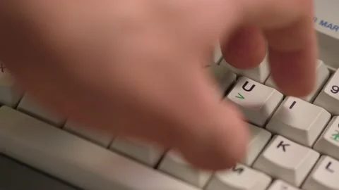 Closeup Typing on a Retro Vintage Computer Keyboard Видео 139157315