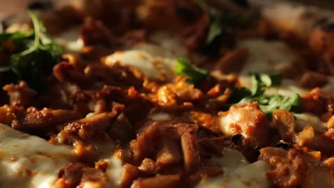 Closeup view of chicken and mozzarella pizza Video stock 249742592