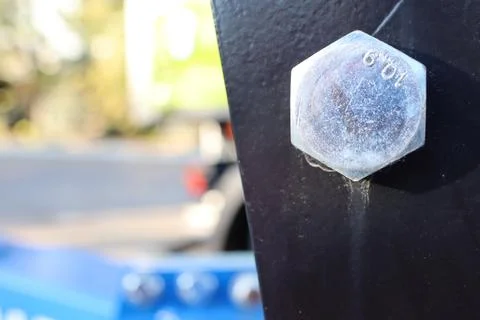 CloseUp View of a Hex Bolt Positioned on Machinery in an Outdoor Setting with Foto stock