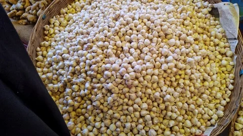 Closeup view of large quantity of white garlic bulbs displayed in market stal Video stock 337038245