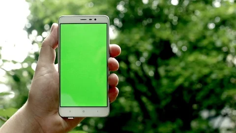 Closeup view of man hand holding chromakey smart phone cellphone with green 스톡 동영상 91887333