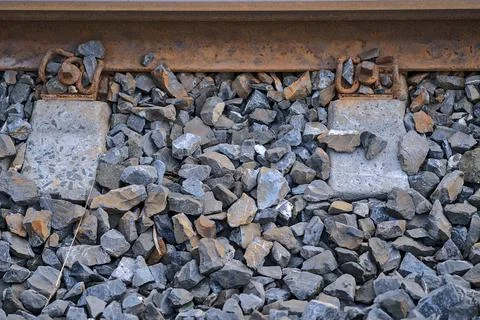 Closeup view of railway track component: sleeper, weld, rail, ballast, fastening Foto stock