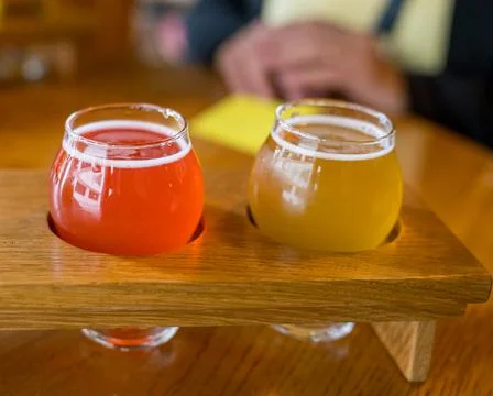 Closeup view of a sampling of craft beers Foto stock
