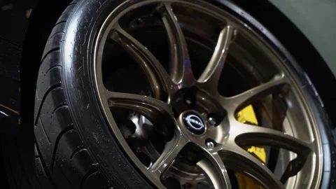 CloseUp View of a Stylish Alloy Wheel which is Showcasing a HighPerformance Tire Vidéo 291624341