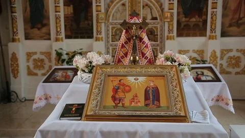 Closeup view of table on the ambo for prayer reading in orthodox church Vidéo 100037810