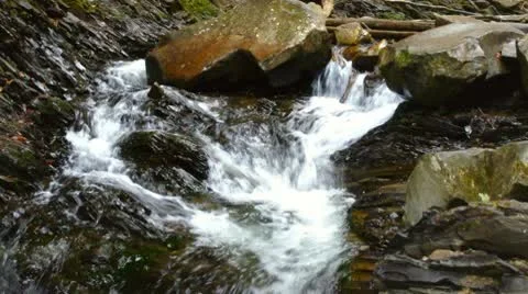 Closeup view of water flowing between stones 스톡 동영상 10772497