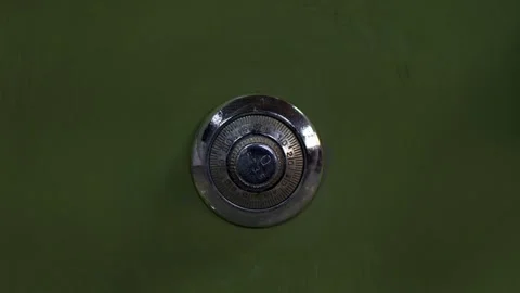 Closeup Of Vintage Combination Dial Lock On Green Metal Safe. Stockbeeldmateriaal 309729114