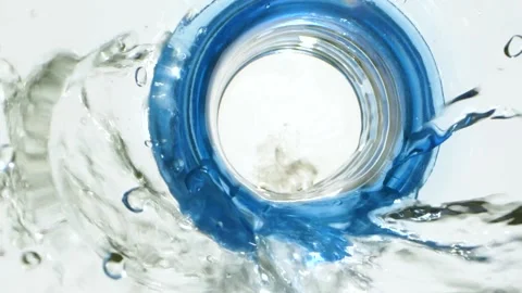 Closeup water falling down from bottle with drops splashing, slow motion video Vídeo Stock 155609680