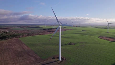 Closeup of a windmill in a field Vídeos de archivo 196603134