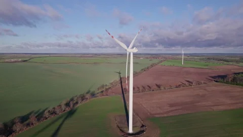 Closeup of a windmill in a field Vídeos de archivo 196603355