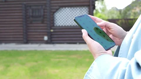 Closeup of woman's hands uses smartphone with green screen Stock Footage 286134554