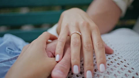 Closeup young couple hands holding at romantic date. Engaged man woman love Vídeo Stock 259111183