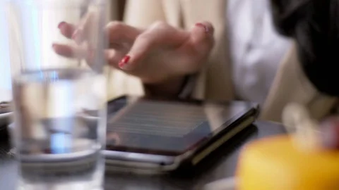 Closeup of young woman hands typing sms scrolling pictures phone Vídeos de archivo 73418092