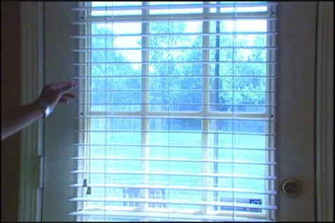 Closing blinds 動画素材 7814102