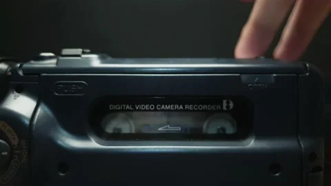 Closing the cassette compartment of a retro camera 库存影片 152654333