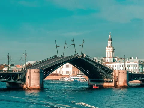 Closing Palace Bridge On The Neva River Vidéo 73128246