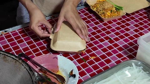 Closing Takeaway Pad Thai Box at Thai Street Food Stall 4K Video stock 333189235