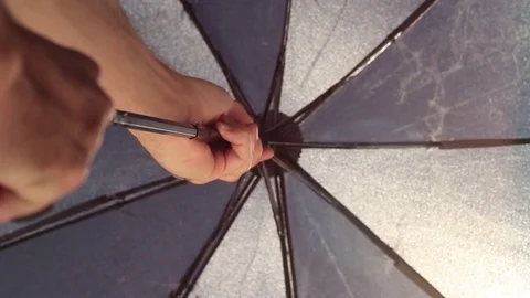 Closing umbrella after the rain 動画素材 70743527