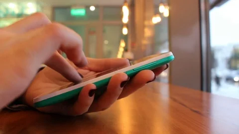 Closup female hand using smartphone in cafe 스톡 동영상 71698017