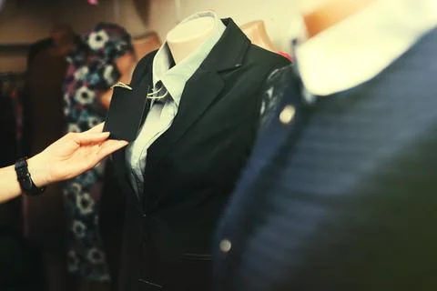 Clothes hanging on the rack in the store Foto stock