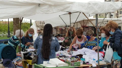 Clothes market stall Видео 143143566