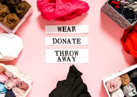 Clothes sorting in home wardrobe for donation, wearing and discard with paper Stockfoto's