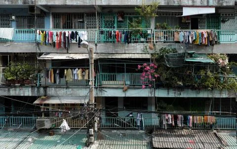 Clothesline at facade building Foto stock