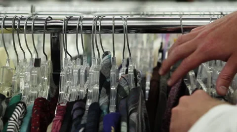 Clothing Store - Sorting Thru Clothes on Rack 스톡 동영상 40011163