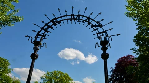 Cloud and trees time lapse MAZE sign Vidéo 50385967
