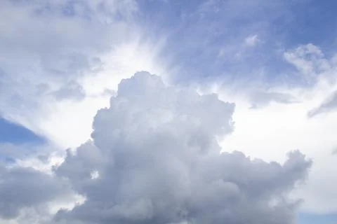 Cloud in the blue sky. A beautiful clouds against the blue sky background. Foto stock