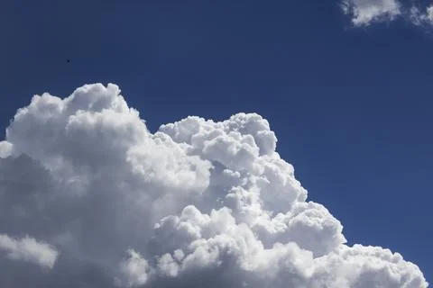 Cloud in the blue sky. A beautiful clouds against the blue sky background. Foto stock