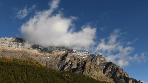 Cloud cap on Mt. Temple, Banff National Park : Timelapse Video stock 117068918