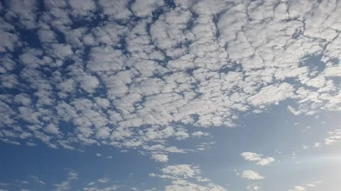 Cloud clusters in the sky in Indonesia 스톡 동영상 336346352
