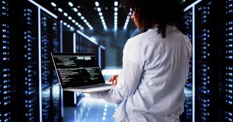 Cloud Computer Engineer Coding In Server Room In Data Center 스톡 사진