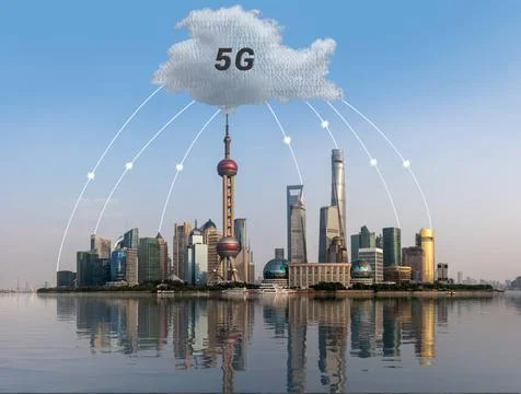 Cloud computing concept using Shanghai skyline Cloud computing and interne... Stockfoto's