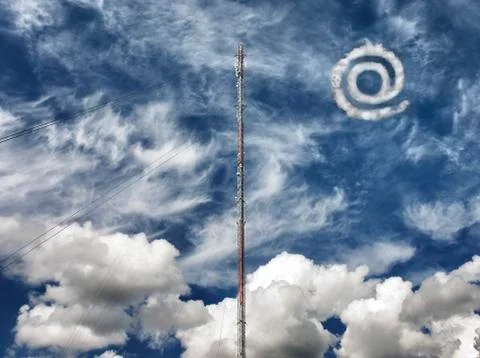 Cloud computing, at symbol, mobile phone mast, antenna for transmitting signa 스톡 사진