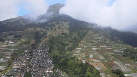 Cloud Covered Mountain Video stock 146568192