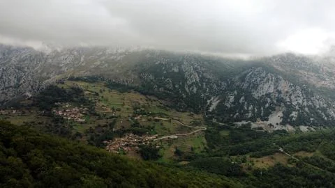 Cloud-Covered Peaks: Mountains under a Overcast Sky Stock Photos