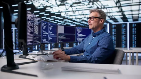 Cloud Data Center Engineer Securing Business Stockbeeldmateriaal 329307529