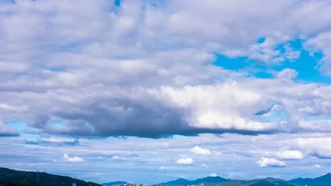 A cloud flowing smoothly along the riverside of Han River in Seoul. Tiltdown Video stock 145864207