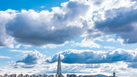 A cloud flowing smoothly in the city center of Han River in Seoul. Zoom out Video stock 145864186