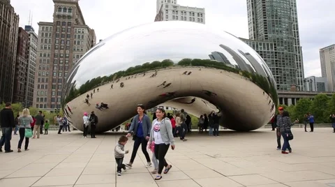 Cloud Gate, also known as the Bean, in Millennium Park, Illinois, Chicago. 스톡 동영상 50625153