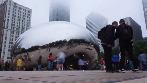 The Cloud Gate or Bean in Chicago Vídeo Stock 111044803