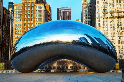 Cloud gate sculpture at millenium park Stock Photos