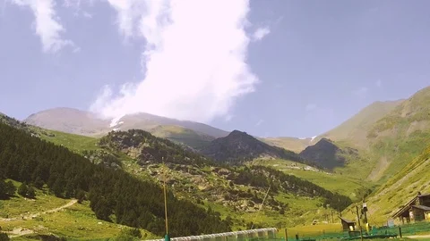 Cloud glued to the mountain Video stock 103573419