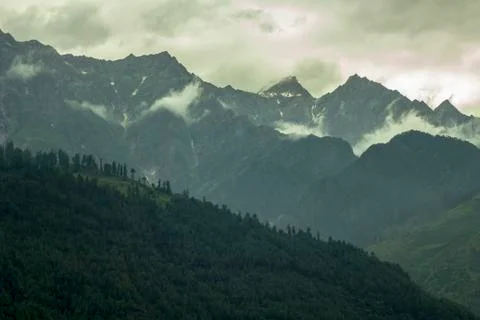 Cloud on the hill forest and top mountain Foto stock