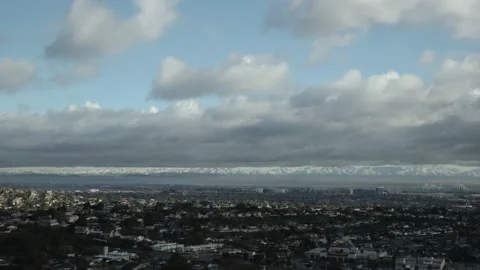 Cloud lapse over Los Angeles with mountains in background 스톡 동영상 235505761