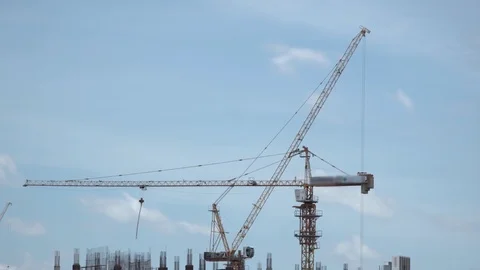 Cloud loop behind construction site, time lapse Vídeos de archivo 115738144
